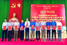 Lạc Sơn công bố các nghị quyết, quyết định về tổ chức bộ máy&nbsp;