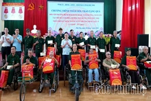 Tặng quà các thương, bệnh binh tại Trung tâm Điều dưỡng người có công&nbsp;Phú Thọ