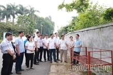 Xuân Lũng bàn giao mô&nbsp;hình&nbsp;“Giá tập kết rác thải sinh hoạt” và công&nbsp;trình&nbsp;“Ánh sáng quê tôi”