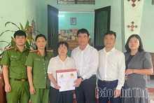 Thăm hỏi, tặng quà Mẹ Việt Nam Anh hùng
