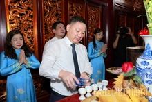 Hội Nhà báo tỉnh dâng hương tưởng niệm các Vua Hùng