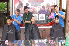 Bao La làm dân vận khéo