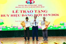 Đảng bộ xã Tam Dương Bắc: 97 đảng viên được trao tặng Huy hiệu Đảng đợt 2/9
