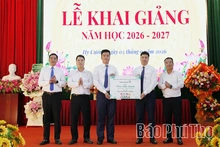 Vietcombank trao tặng Thư viện Xanh và 160 suất học bổng “Cùng em tiến bước”&nbsp;