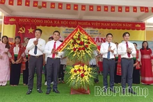 Các đồng chí lãnh đạo tỉnh dự lễ khai giảng năm học 2026 - 2027