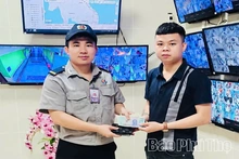 Nhân viên Bệnh viện Đa khoa Hùng Vương nhặt được của rơi trả lại người mất