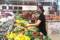 Sáu tháng, tổng mức bán bán lẻ hàng hoá và doanh thu dịch vụ tiêu dùng ước đạt trên 20.700 tỉ đồng