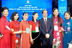 Cô giáo thắp lửa môn Sinh học