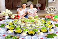 Mâm cỗ đầy tháng rực rỡ sắc màu