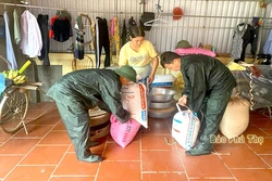 Sơ tán nhiều hộ dân do nước sông Lô dâng cao