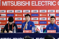 HLV Kim Sang Sik: Thái Lan là “đỉnh núi” mà Đội tuyển Việt Nam sẽ vượt qua