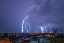 Cảnh báo dông, lốc, sét, mưa đá và mưa lớn cục bộ