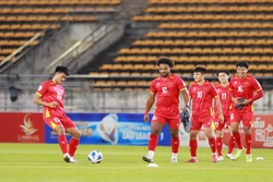 Xuân Son rạng rỡ làm quen sân khách, sẵn sàng cùng đội tuyển Việt Nam xé lưới Lào