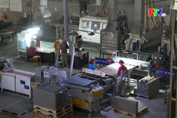 Thưởng Tết - Niềm vui của người lao động