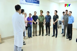 Lãnh đạo UBND tỉnh thăm, động viên bệnh nhân vụ tai nạn ở Tam Đảo