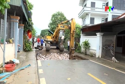 Xử lý điểm sụt lún mặt đường xã Yên Thủy