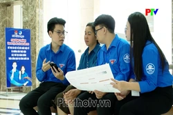“Cánh tay nối dài” hỗ trợ người dân chuyển đổi số