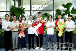 Đón học sinh đạt Huy chương Vàng Olympic Hóa học quốc tế về nước