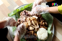 Mâm cỗ lá của người Mường