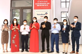 Bàn giao nhà ở nội trú – lớp học cho Trung tâm Bảo trợ trẻ em mồ côi tàn tật Việt Trì