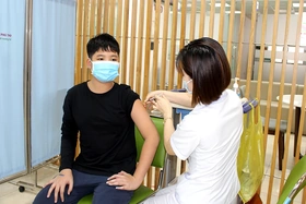 Đẩy nhanh tiến độ tiêm chủng vắc xin phòng COVID-19