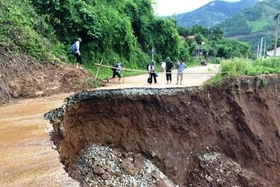 Mưa lớn gây ngập úng, sạt lở tại một số địa phương