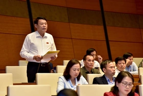 Quốc hội thảo luận về phê chuẩn ngân sách nhà nước và công tác thực hành tiết kiệm, chống lãng phí