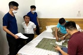 Bắt đối tượng vận chuyển trái phép 30 bánh hêrôin