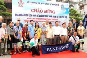 Đón đoàn khách du lịch Quốc tế đường sông