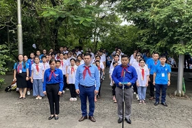 Đoàn đại biểu thiếu nhi các dân tộc toàn quốc dâng hương tưởng niệm các Vua Hùng