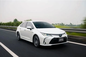 Toyota Corolla Altis 2022 ghi điểm ở ngoại hình và công nghệ