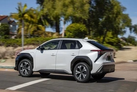 Xe điện Toyota bZ4X vừa mở bán đã “cháy hàng”, đầy hứa hẹn về Việt Nam