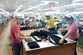 Xuất khẩu vượt khó, giữ đà tăng trưởng