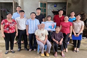 Hội Liên hiệp phụ nữ huyện Tân Sơn trao hỗ trợ theo chương trình “Mẹ đỡ đầu”