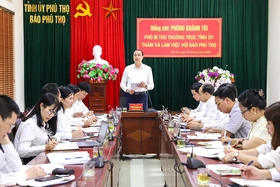 Phó Bí thư Thường trực Tỉnh ủy Phùng Khánh Tài thăm và làm việc với Báo Phú Thọ