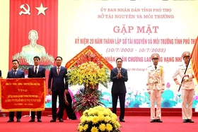 Sở Tài nguyên và Môi trường đón nhận Huân chương Lao động hạng Nhì