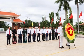Bí thư Tỉnh uỷ Bùi Minh Châu viếng Anh hùng liệt sĩ tại Nghĩa trang liệt sĩ tỉnh Bà Rịa - Vũng Tàu