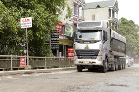 Hơn 10 tỉ đồng xử lý ngập úng, sửa chữa Quốc lộ 70 đoạn qua địa bàn xã Tây Cốc