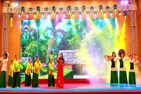 Liên hoan văn nghệ “Tiếng hát người cao tuổi”