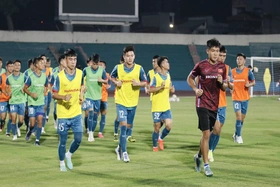 Đội tuyển U23 Việt Nam có buổi tập làm quen Sân vận động Việt Trì