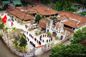 Mỹ tục “Yến lão” ở Hùng Lô