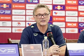 HLV Philippe Troussier: U23 Việt Nam sẽ thi đấu hiện đại cùng lối chơi kiểm soát bóng