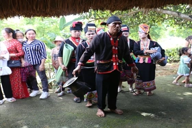 Nét đẹp văn hóa trong Lễ mừng nhà mới của người Khơ Mú ở Sông Mã