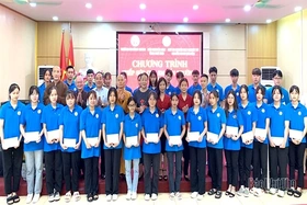 Trao học bổng “Tiếp sức em đến trường”