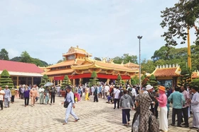 Về Thới Sơn dự lễ giỗ Phật thầy!