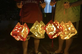 Lồng đèn thắp sáng ước mơ