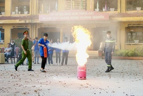 Ngoại khóa “Giáo dục kỹ năng phòng cháy, chữa cháy và cứu nạn, cứu hộ cho học sinh”