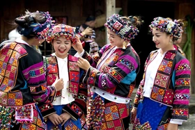 Trang phục độc đáo của phụ nữ Lô Lô