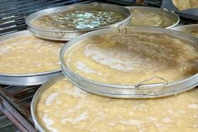 Bánh bò thốt nốt Mỹ Đức Thủy Tiên - món ăn tiêu biểu Việt Nam