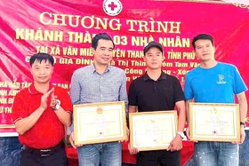 Bàn giao Nhà nhân đạo tại Thanh Sơn